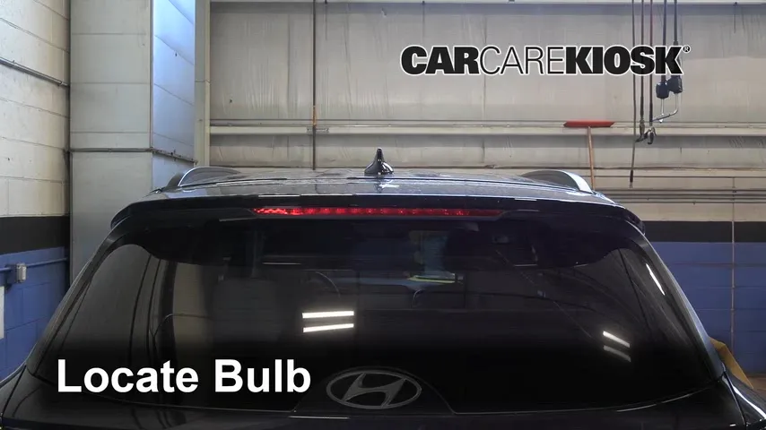 2022 Hyundai Tucson SEL 2.5L 4 Cyl. Éclairage Feu de freinage central (remplacer l'ampoule)